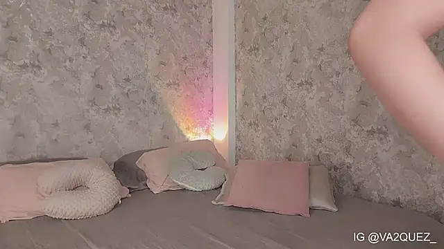 Heyloreley online show from 2, 3, 2026