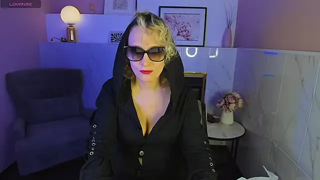 Queen Anna  online show from 23, 1, 2025