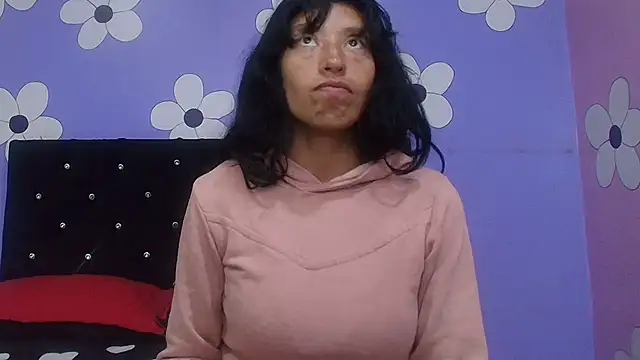 Snapshot of karolinee_66_ chatting on 4, 3, 2026 karolinee 66 online show from 4, 3, 2026