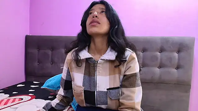 karolinee 66  online show from 12, 7, 2026