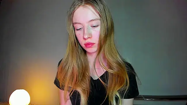 minidivaa  online show from 8, 4, 2026