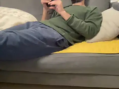 4small4inchlol online show from 4, 12, 2025