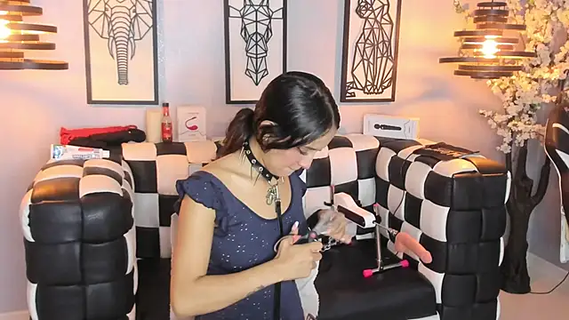 SARAFOXX  online show from 4, 1, 2025