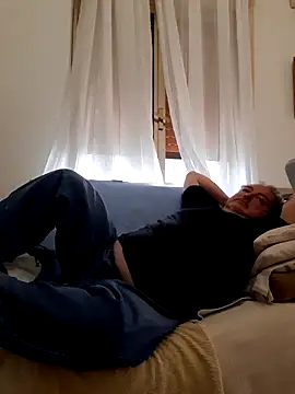 Snapshot of bluangelo chatting on 12, 3, 2025 bluangelo online show from 12, 3, 2025