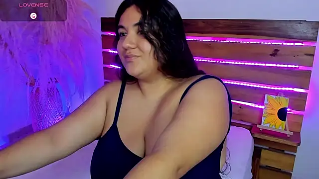 Snapshot of nadine_russo chatting on 12, 5, 2026 nadine russo online show from 12, 5, 2026