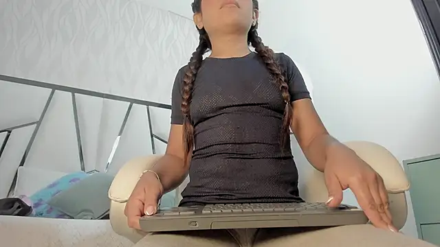 Victoriaa millers online show from 13, 3, 2026