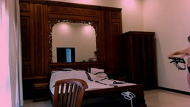 Eva Jaya online show from 1, 11, 2025