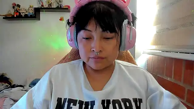 Snapshot of Shaddycute_ chatting on 7, 7, 2026 Shaddycute online show from 7, 7, 2026