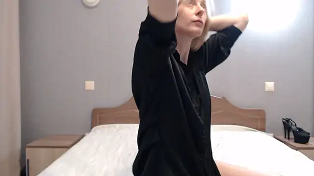 Snapshot of AvelinaLeoni chatting on 7, 3, 2025 AvelinaLeoni online show from 7, 3, 2025