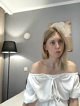 Snapshot of AvelinaLeoni chatting on 9, 9, 2025 AvelinaLeoni online show from 9, 9, 2025