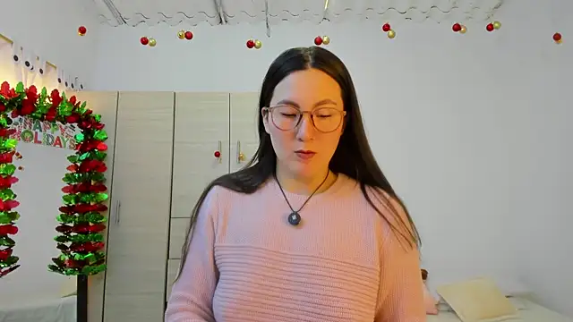 Elle Lee  online show from 2, 12, 2025