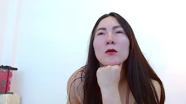Elle Lee  online show from 27, 5, 2026