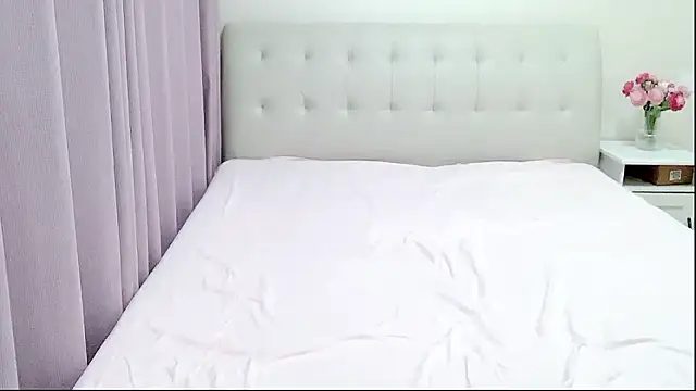 aisha123123 online show from 4, 1, 2025