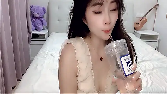 Snapshot of aisha123123 chatting on 1, 11, 2025 aisha123123 online show from 1, 11, 2025