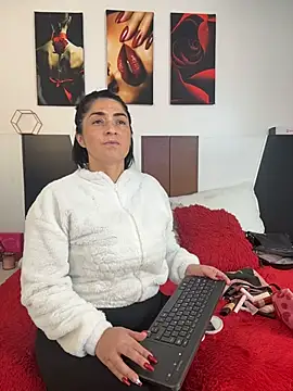 karenlennox1 online show from 4, 8, 2026