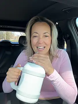 Cherry-red-xo online show from 12, 3, 2026