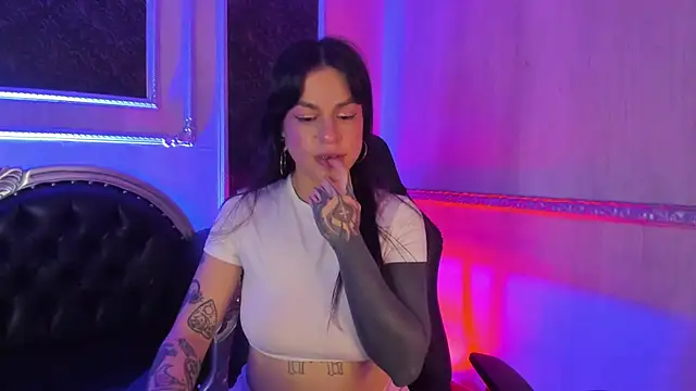 Snapshot of MeganDraco_ chatting on 26, 5, 2026 MeganDraco online show from 26, 5, 2026