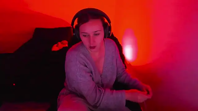 bonnie moon  online show from 17, 4, 2026