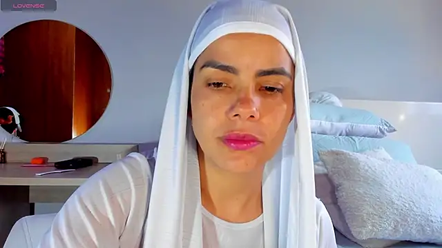 ClaraMariaMon online show from 8, 3, 2025