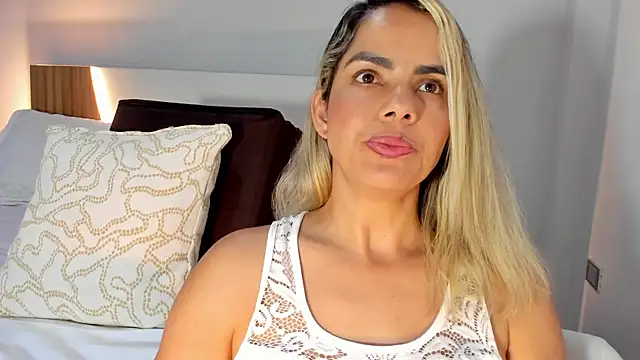 ClaraMariaMon online show from 19, 7, 2026