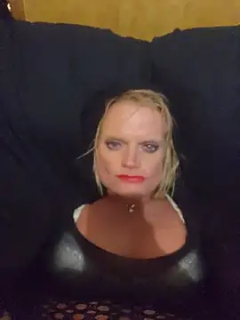 Snapshot of cumlovinsissy chatting on 19, 7, 2026 cumlovinsissy online show from 19, 7, 2026