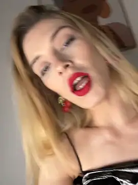 Lolitaxlola online show from 15, 4, 2026