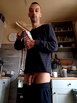 Snapshot of AndreiDts92 chatting on 28, 2, 2026 AndreiDts92 online show from 28, 2, 2026