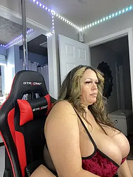 Snapshot of curvyfunlover chatting on 17, 3, 2026 curvyfunlover online show from 17, 3, 2026