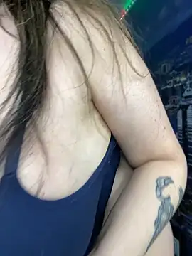 Snapshot of curvyfunlover chatting on 17, 4, 2026 curvyfunlover online show from 17, 4, 2026