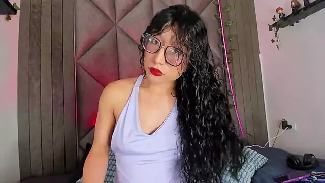 BriaConner  online show from 16, 12, 2025