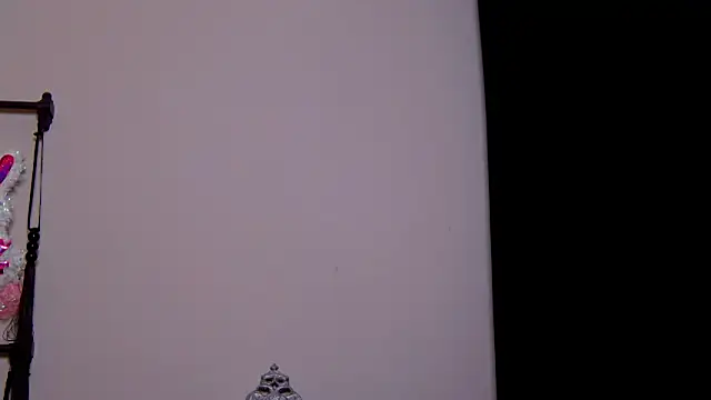 Snapshot of MinnieDrew chatting on 8, 4, 2026 MinnieDrew online show from 8, 4, 2026