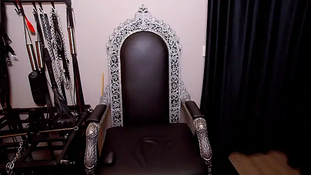 Snapshot of MinnieDrew chatting on 10, 4, 2026 MinnieDrew online show from 10, 4, 2026