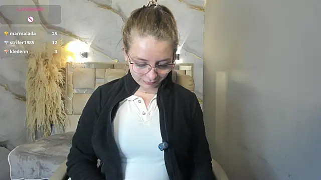 Snapshot of _isaabellaa chatting on 8, 7, 2026 isaabellaa online show from 8, 7, 2026