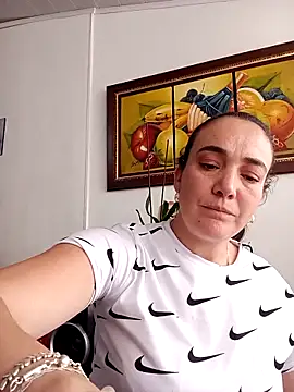 skayhot  online show from 27, 2, 2025