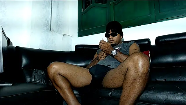 Snapshot of Deleon1995 chatting on 17, 12, 2024 Deleon1995 online show from 17, 12, 2024