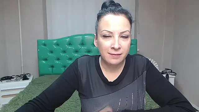 Snapshot of ElizabethSho chatting on 8, 12, 2024 ElizabethSho online show from 8, 12, 2024