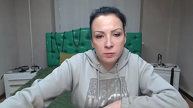 Snapshot of ElizabethSho chatting on 9, 2, 2025 ElizabethSho online show from 9, 2, 2025