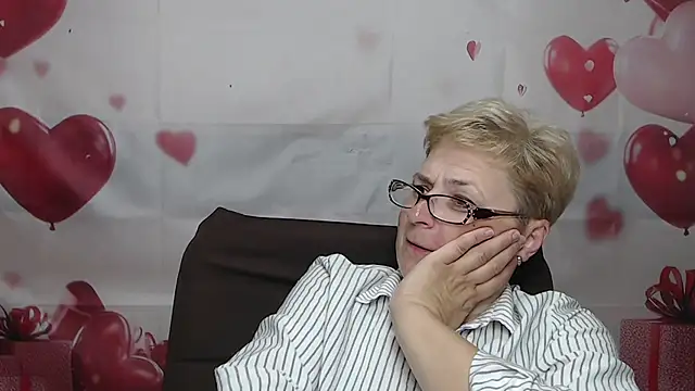 Snapshot of EmiliaGree chatting on 4, 7, 2026 EmiliaGree online show from 4, 7, 2026