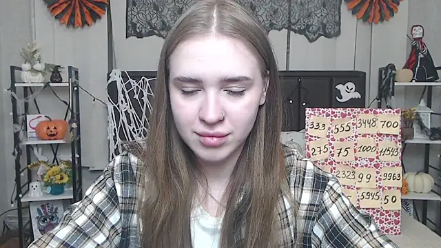 Snapshot of LauraHlot chatting on 25, 10, 2025 LauraHlot online show from 25, 10, 2025