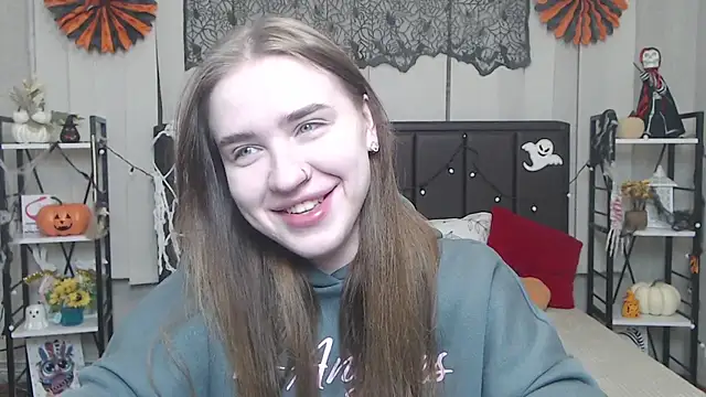 Snapshot of LauraHlot chatting on 26, 10, 2025 LauraHlot online show from 26, 10, 2025