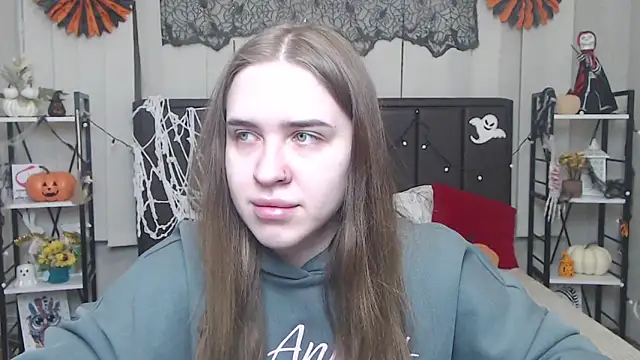 Snapshot of LauraHlot chatting on 29, 10, 2025 LauraHlot online show from 29, 10, 2025