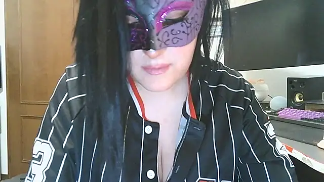 LaDamaNeraa online show from 29, 9, 2025