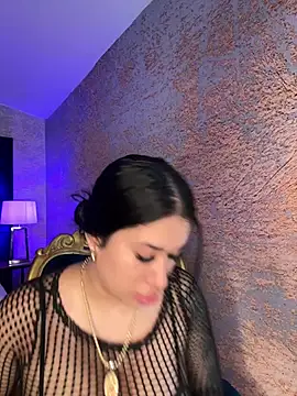 kiim taaylor online show from 10, 2, 2025