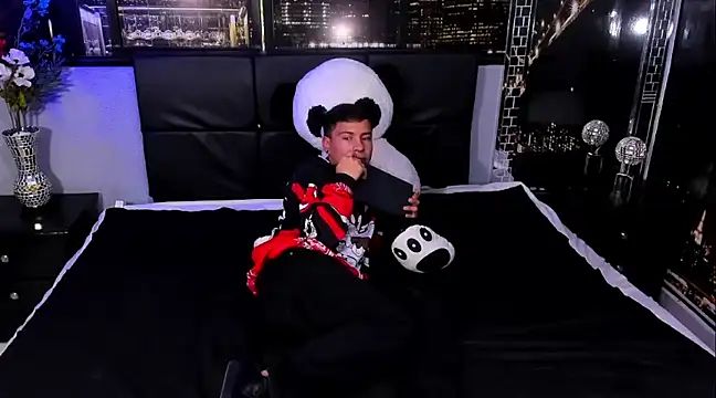 salvadorgomezx online show from 28, 12, 2024