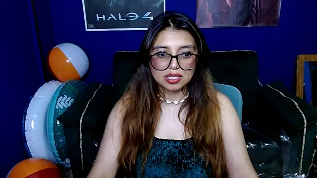 Snapshot of X_CHERRY_XX chatting on 4, 12, 2024 X CHERRY XX online show from 4, 12, 2024
