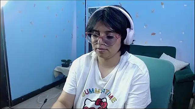 Snapshot of X_CHERRY_XX chatting on 5, 6, 2026 X CHERRY XX online show from 5, 6, 2026