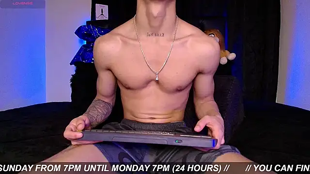 Snapshot of James1lee_ chatting on 4, 7, 2026 James1lee online show from 4, 7, 2026