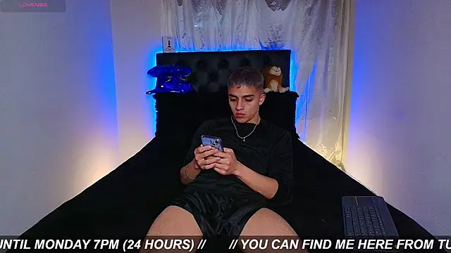 Snapshot of James1lee_ chatting on 2, 8, 2026 James1lee online show from 2, 8, 2026