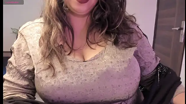 Gulabi Queen online show from 12, 3, 2025