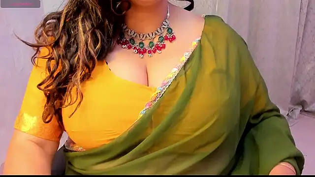 Snapshot of Gulabi_Queen chatting on 8, 11, 2025 Gulabi Queen online show from 8, 11, 2025